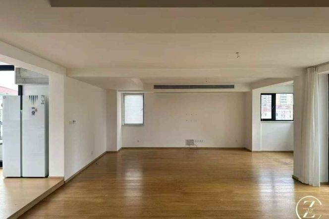 Expansive 4BR 3BA 220m² Penthouse w/Terrace nr Jiangsu Rd Station