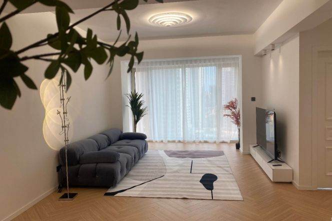 Modern 2brs with floor heating and balcony in Jing an area