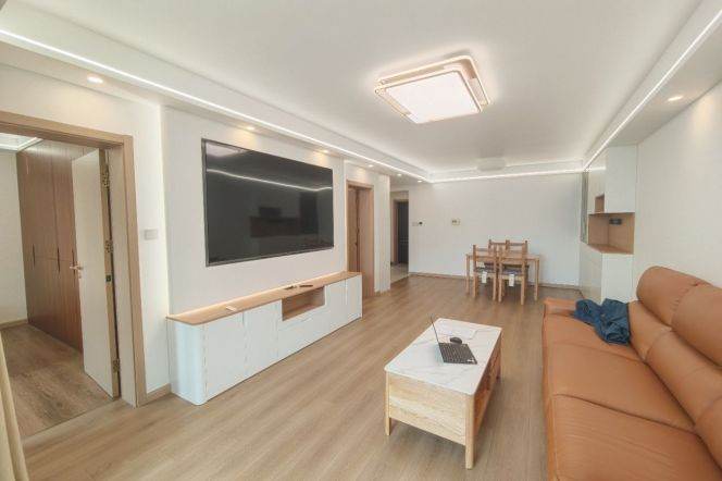 jiangsu rd elevator 2BR/big living room@L2/11