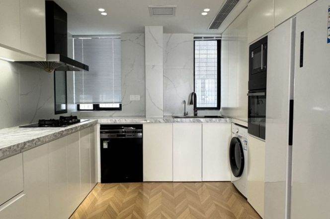 Suzhou Creek | Simple & Beautiful 2BR + Balcony | Changshou rd metro | Good view