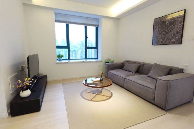 Nice 2bedrooms elevator apt+floor heating+central AC@ Nanjing Rd(W)