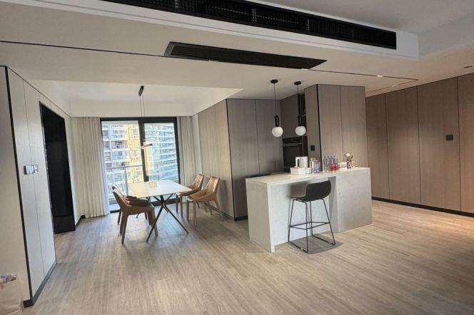 3 Brs, 2 Baths, Open Balcony/Floor heating/Oven/Dish washer, 170 sqm @ Wuding metro L14