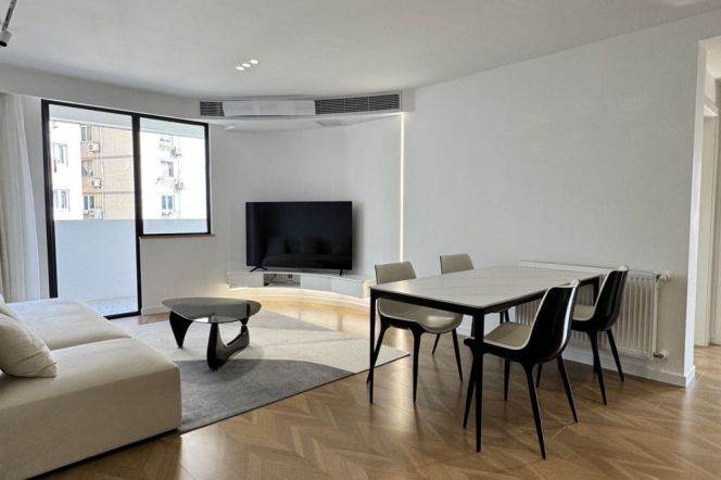 Suzhou Creek | Simple & Beautiful 2BR + Balcony | Changshou rd metro | Good view