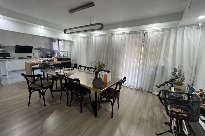 2 Brs, 2 Baths with Garden/Floor heating/Dryer, 130 sqm @ Hongbaoshi metro L10