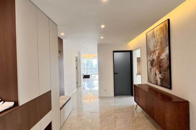 3 Brs, 2 Baths, Floor heating/Central ac/Oven/Dish washer, 190 sqm @ Century Park L2