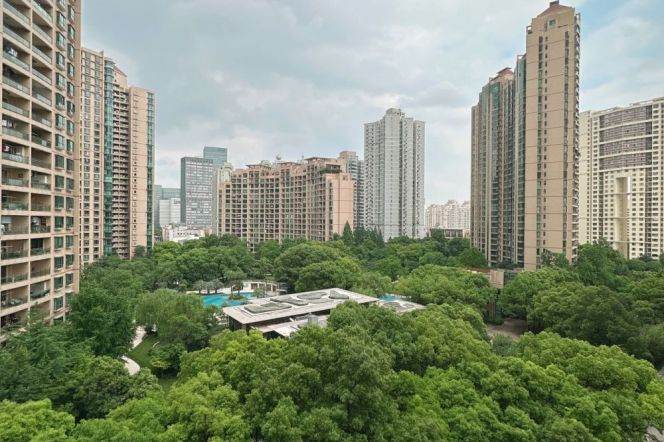 Modern 3brs with floor heating and balcony in Jing an  area