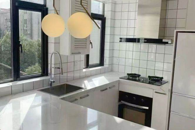 Valuable Shaanxi/Jianguo Rd 1BR with Balcony/Oven 10.8K 