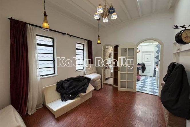 Nice 1BR APT Good lights Julu Rd Jing’an Temple 7.8k