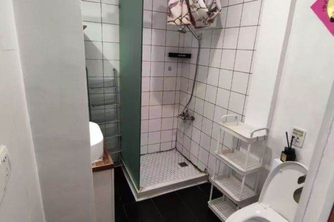 Cute Yard High ceiling 1BR Oven Jiangsu Rd 7.3k