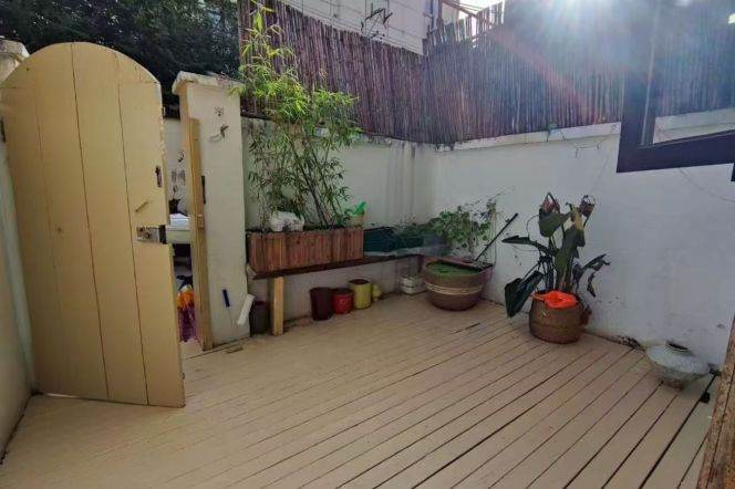 Cute Yard High ceiling 1BR Oven Jiangsu Rd 7.3k
