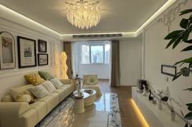 Spacious 2-Bedroom Bright Apartment | Great Transport & Facilities