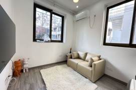 Bright 1Br/1Lr/1Bt apt nr Jingan temple,M2/7/12/13