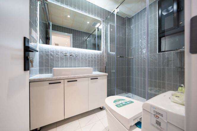Sunny Renovated Apartment | Great Lifestyle Location