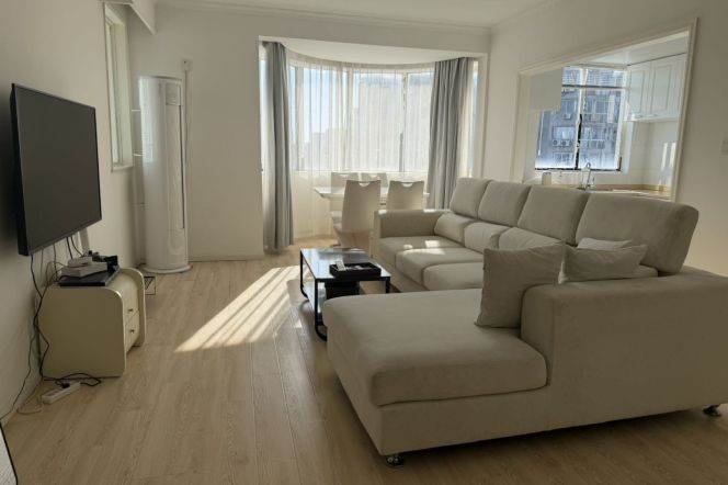 2 Brs, 2 Baths, Floor heating/Dryer, 120 sqm @ Hongbaoshi metro L10