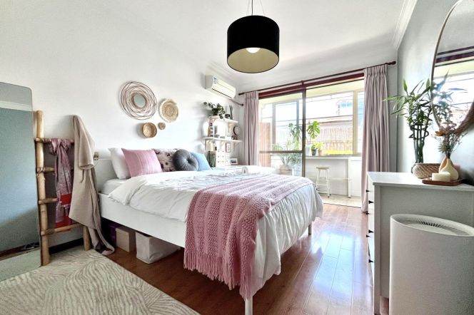 Cozy 1-Bedroom with Balcony | Classic Old Shanghai Style