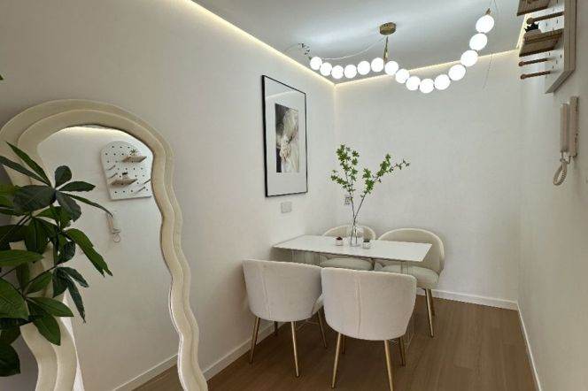 Spacious 2-Bedroom Bright Apartment | Great Transport & Facilities