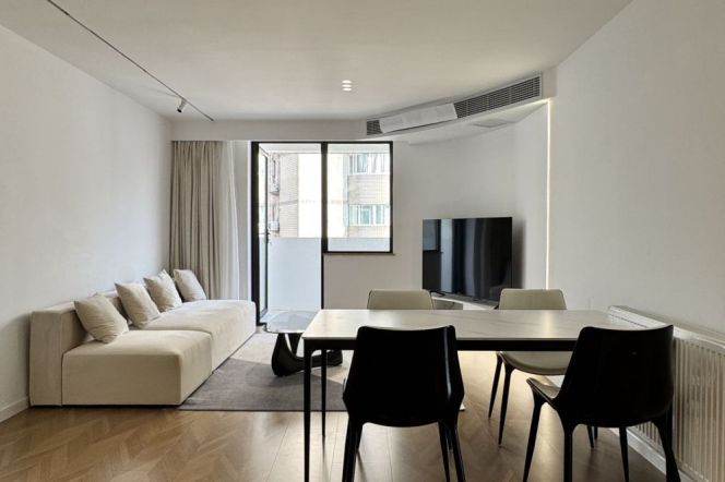 Suzhou Creek | Simple & Beautiful 2BR + Balcony | Changshou rd metro | Good view