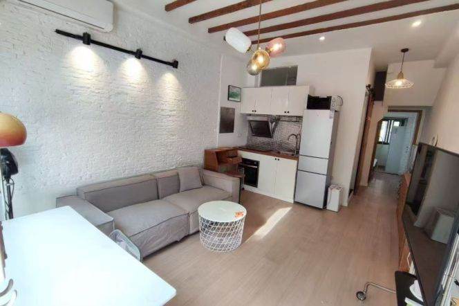 Cute Yard High ceiling 1BR Oven Jiangsu Rd 7.3k