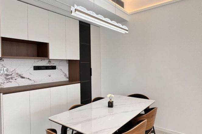 3 Brs, 2 Baths, Floor heating/Central ac/Oven/Dish washer, 190 sqm @ Century Park L2