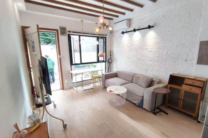 Cute Yard High ceiling 1BR Oven Jiangsu Rd 7.3k