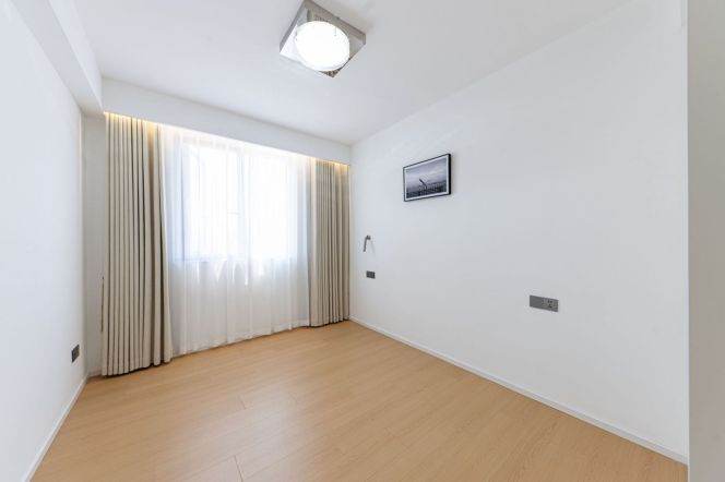 modern big 3brs floor heating big living room nice view in Zhong shan park line 2,3,4