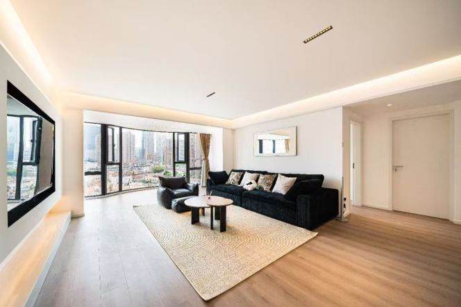 modern big 3brs floor heating beside Su zhou river line 1 ,2,8 People square 
