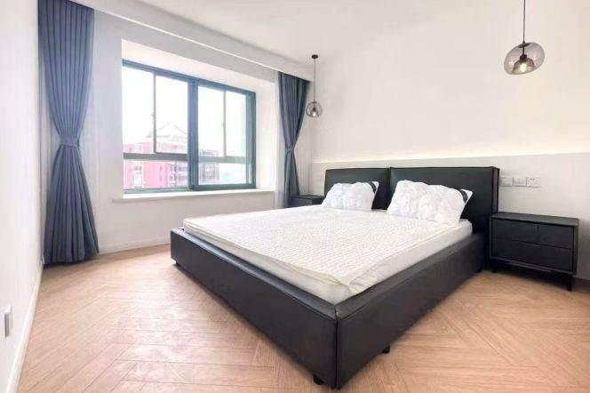 Jiangsu Lu station spacious & nice 3br2bt with 19.5k