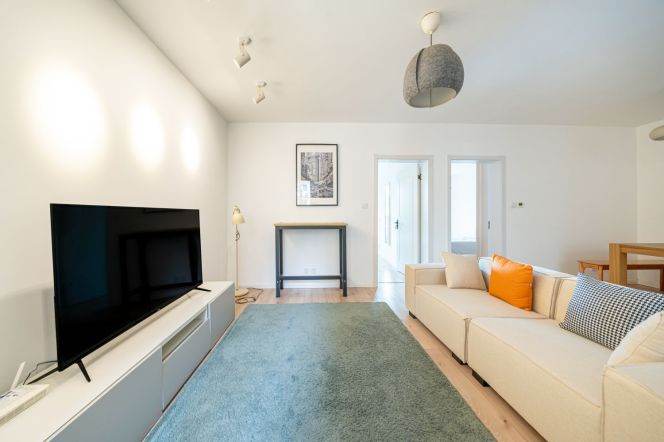 Spacious 2br,with Oven,Floor heating,close to Jiaotong,Line 10