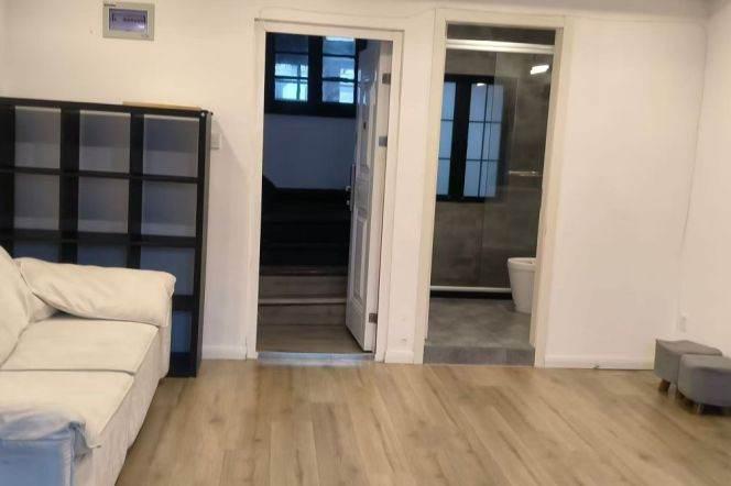 Jing'an temple 1BR with terrace