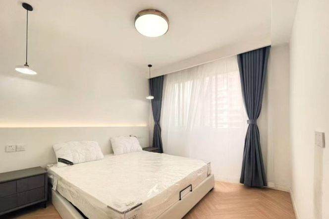 Jiangsu Lu station spacious & nice 3br2bt with 19.5k