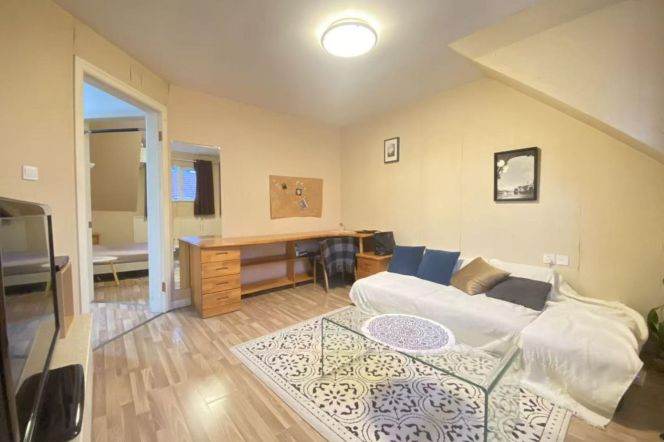 Yuyuan Rd 1+1 bedrooms Apt near 2/7/14 Jing'an Temple