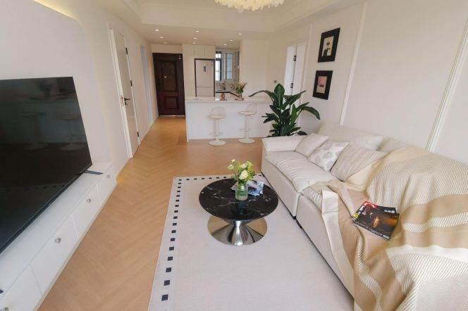Modern Nice view 1 br with lift in XuHui . easy to L 7/12 Middle LongHua Rd St + L 11 