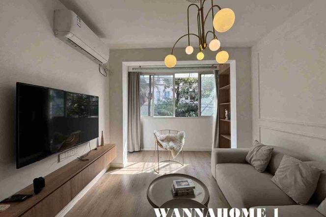 Bright&Spacious 1Bdr 1Bath Apt/Large Storage/L7 Chang Ping Rd/Jing'an Temple+2F Walk Up