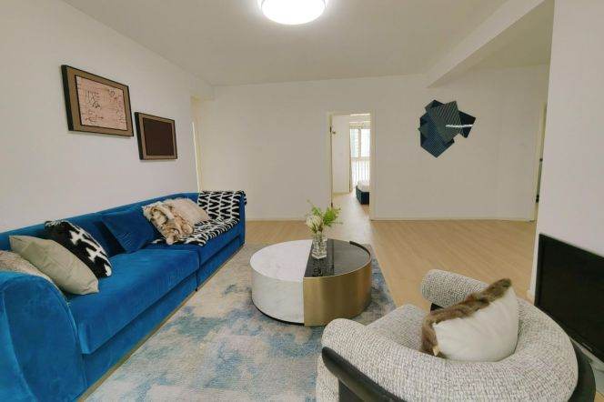 Spacious 3 br with nice Balcony . easy to L3/4/9 YiShan Rd St.+ L 1/4 SH indoor stadium St