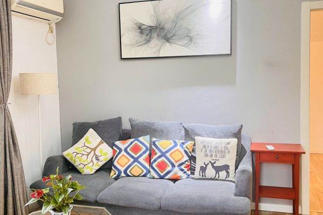 Hengshan Rd. line 1 comfy 2BR w. Outdoor balcony&Terrace 