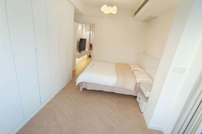 Cozy one bedroom elevator Apt+central AC near West Yan'an Rd