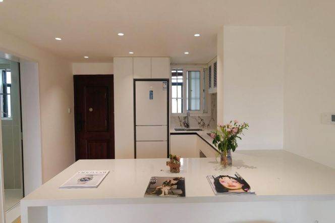 Modern Nice view 1 br with lift in XuHui . easy to L 7/12 Middle LongHua Rd St + L 11 