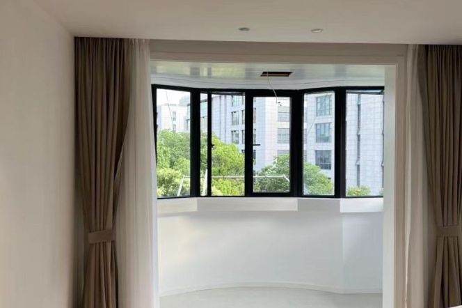 guiling rd elevator 2BR/big living room@L9