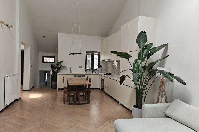 3Br/Middle HuaiHai Rd./2 Balcony/Line 10,11 JiaoTong University
