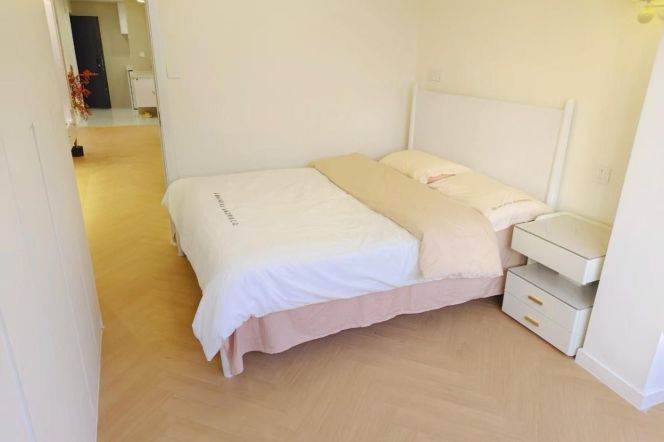 zhongshan park elevator 1BR/big living room@L3/4