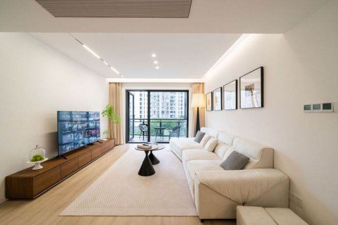 Modern 3Brm With An Open Balcony Near Line 1/9/11 Xujiahui