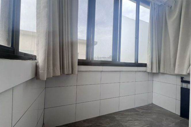 Good location newly renovated 1BR apt with elevator @ Wulumuqi rd