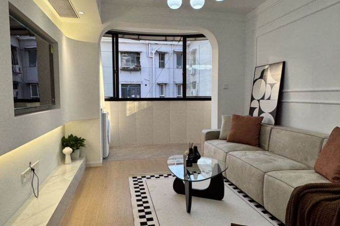 Standard 1BR Apt + great sunshine |Jiangsu rd & Zhongshan Park metro L2&3&4 