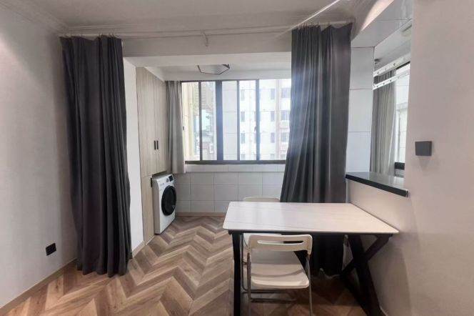 Good location newly renovated 1BR apt with elevator @ Wulumuqi rd