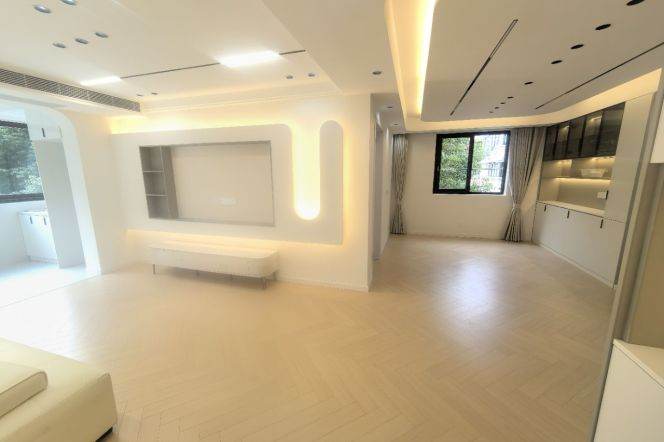 Spacious 2br,brand new,big balcony,modern kitchen,close to Line 2