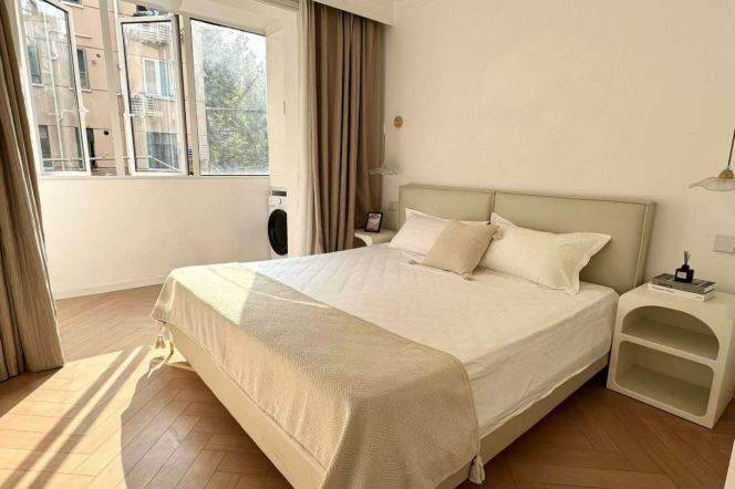 Zhongshan Park 1BR 2LR@L2/3/4,central AC/oven/double south/big living room