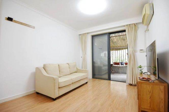 Nice yard 2Brs/1Lr/1Bt apt nr Zhaojiabang rd,M1/7/9