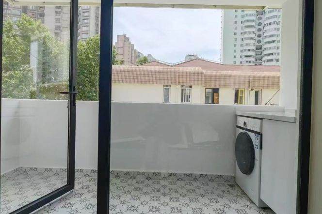 Valuable Jianguo/Shaanxi Rd 1BR with Balcony/Oven 9.6K   