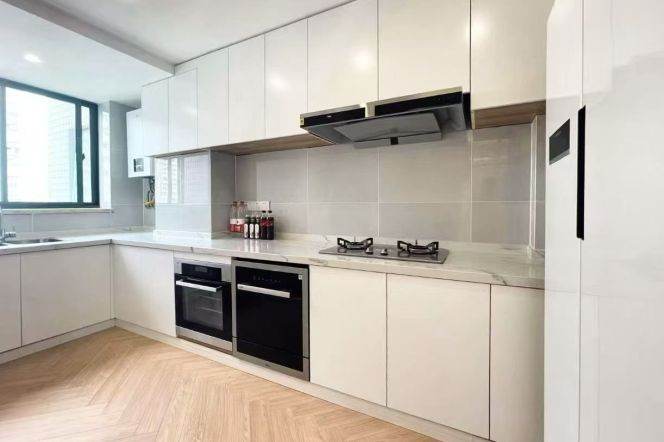 Jiangsu Rd/Changning road 3brs/2lr/2ba apt wt floor heating; L2/11
