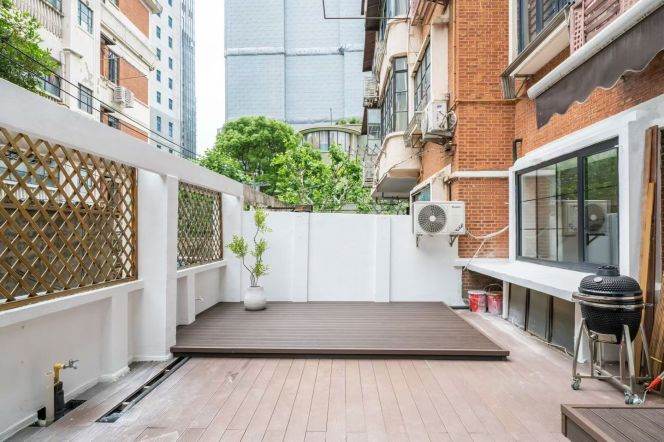 3 Brs, 2 Baths with Terrace/Floor heating/Oven, 180 sqm @ Jingan temple L2&7